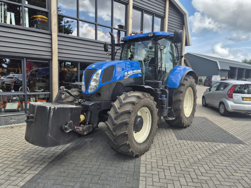NEW HOLLAND T 7.170 - Τρακτέρ: φωτογραφία 2 NEW HOLLAND T 7.170 - Τρακτέρ: φωτογραφία 2