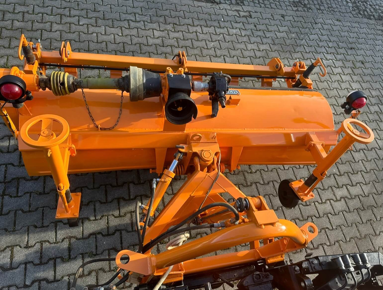 Unimog Frontanbaukehrbesen Schmidt VKS4.2 - Σκούπα: φωτογραφία 4 Unimog Frontanbaukehrbesen Schmidt VKS4.2 - Σκούπα: φωτογραφία 4