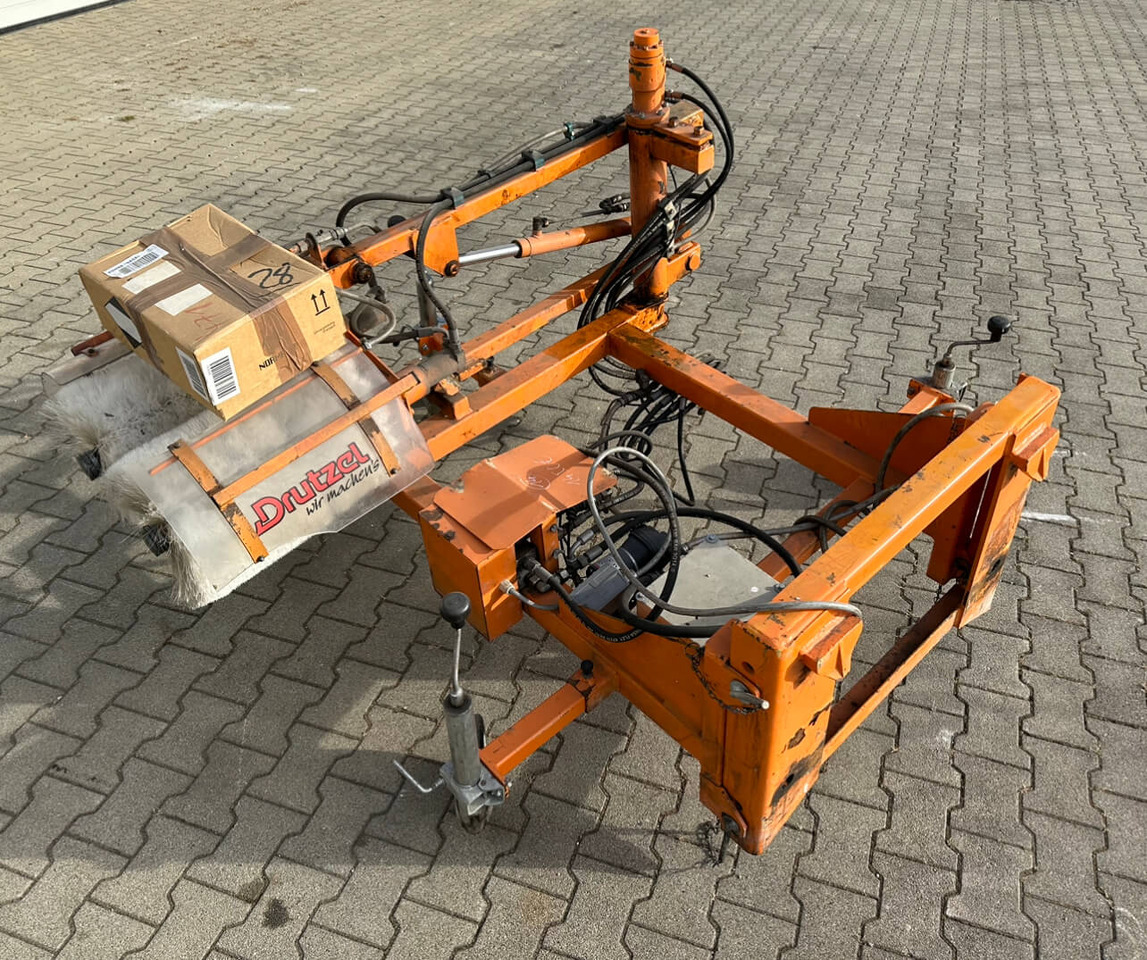 Unimog Leitpfostenwaschgerät Drutzel LWG-U-300 - Σκούπα: φωτογραφία 1 Unimog Leitpfostenwaschgerät Drutzel LWG-U-300 - Σκούπα: φωτογραφία 1