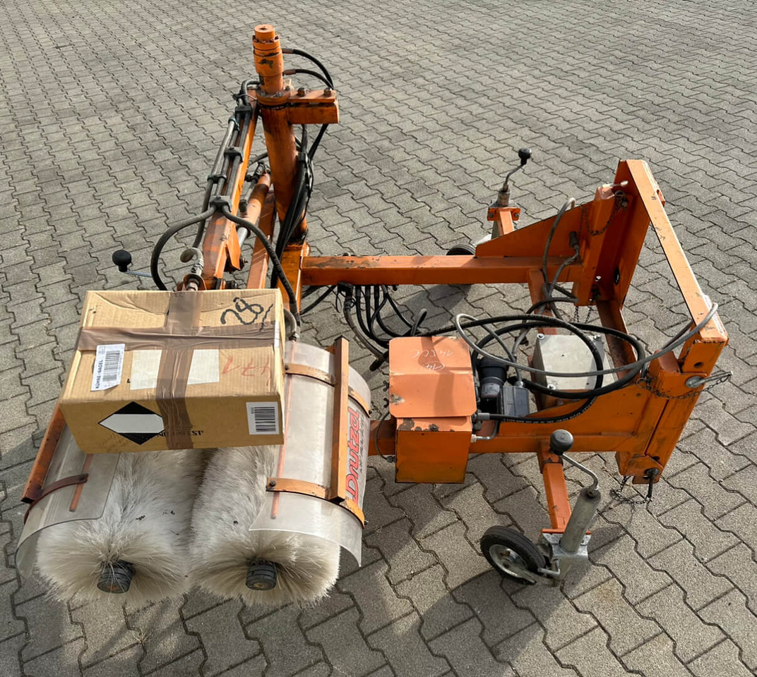 Unimog Leitpfostenwaschgerät Drutzel LWG-U-300 - Σκούπα: φωτογραφία 2 Unimog Leitpfostenwaschgerät Drutzel LWG-U-300 - Σκούπα: φωτογραφία 2