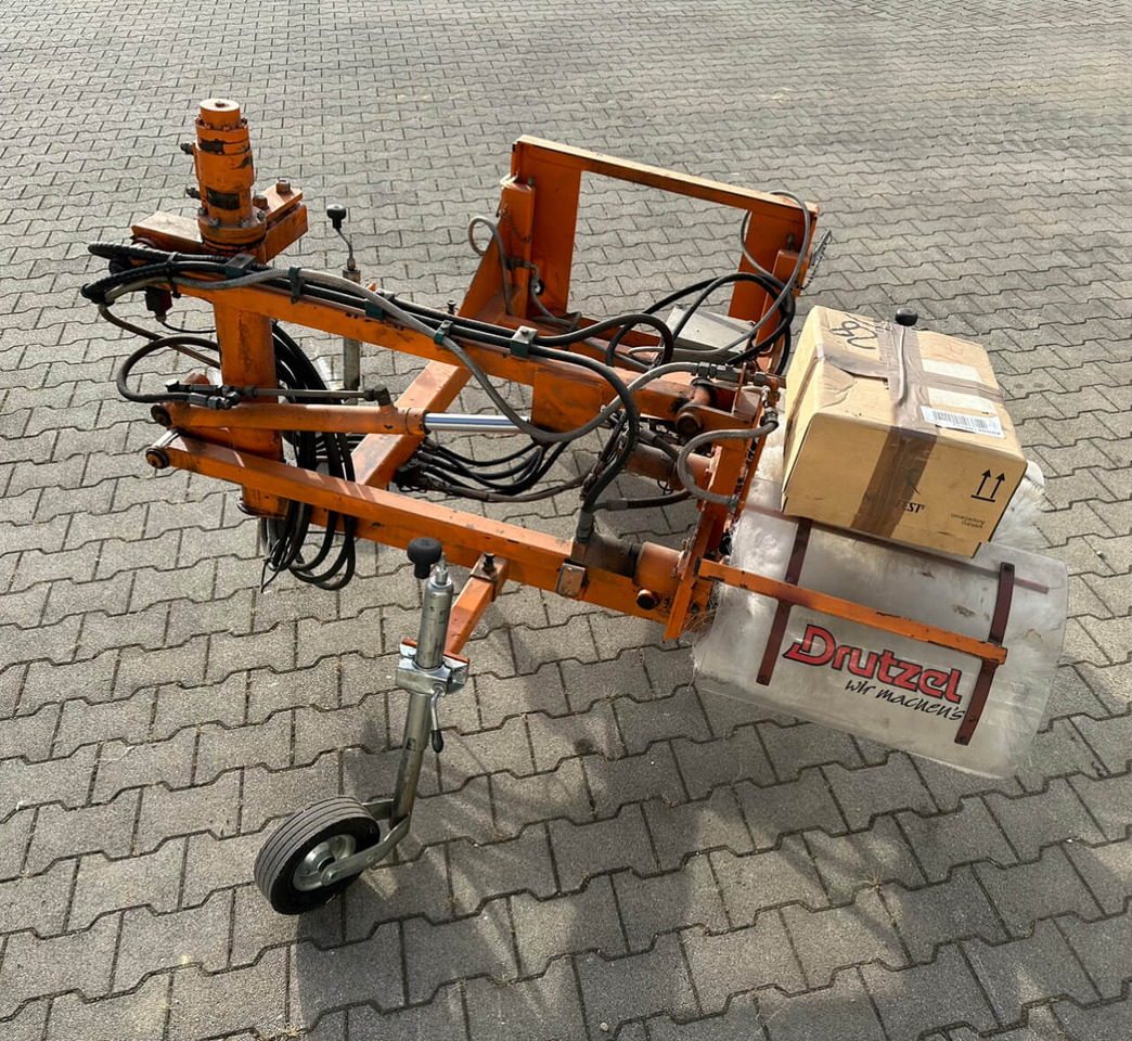 Unimog Leitpfostenwaschgerät Drutzel LWG-U-300 - Σκούπα: φωτογραφία 4 Unimog Leitpfostenwaschgerät Drutzel LWG-U-300 - Σκούπα: φωτογραφία 4