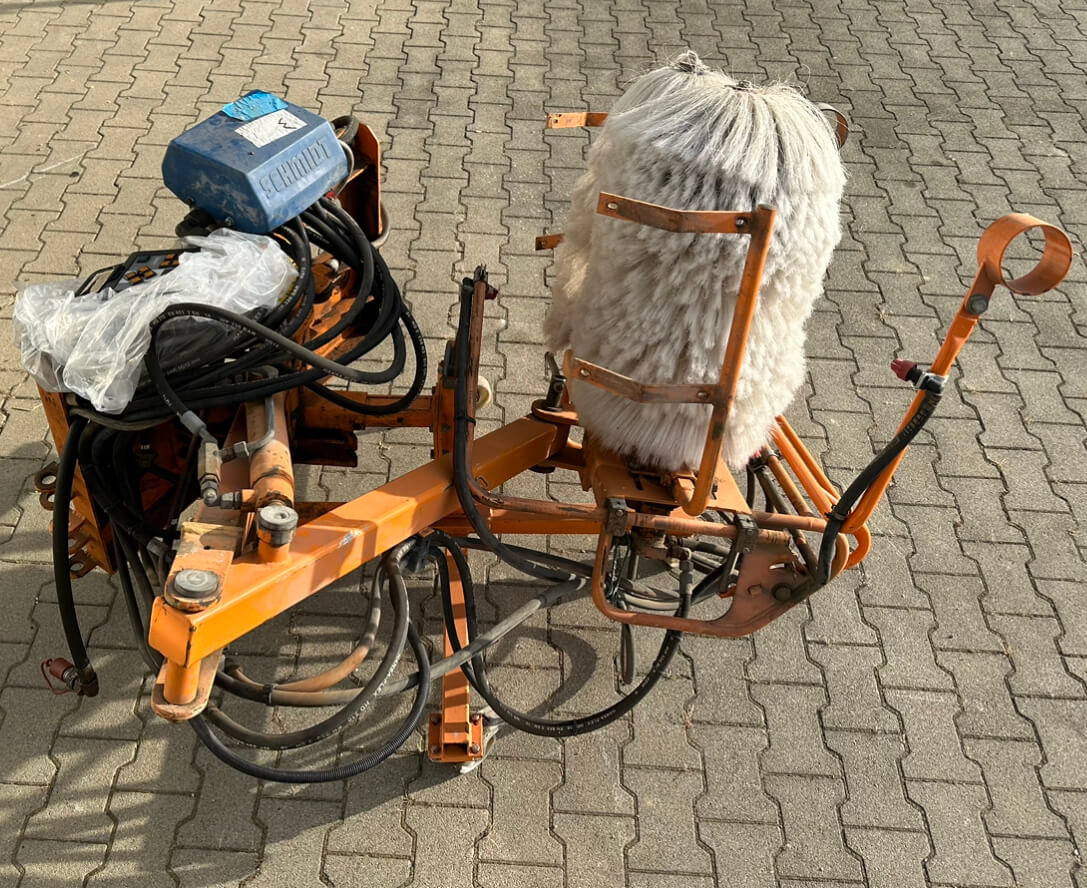 Unimog Leitpfostenwaschgerät Schmidt RPS-H - Σκούπα: φωτογραφία 3 Unimog Leitpfostenwaschgerät Schmidt RPS-H - Σκούπα: φωτογραφία 3