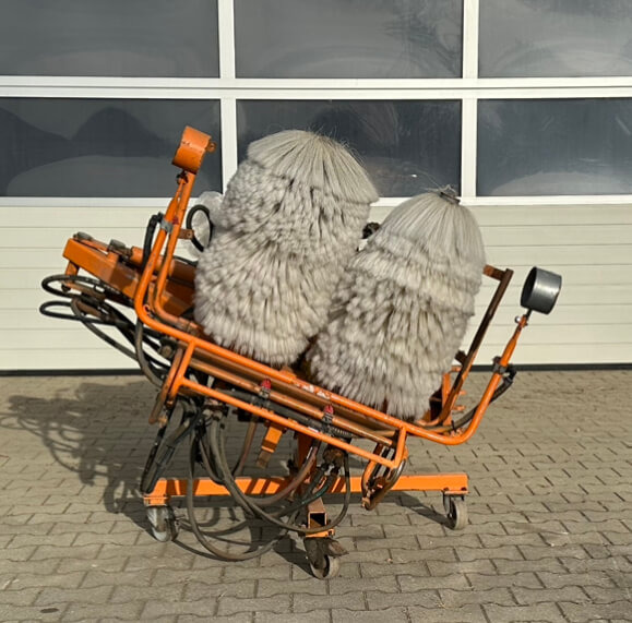 Unimog Leitpfostenwaschgerät Schmidt RPS-H - Σκούπα: φωτογραφία 1 Unimog Leitpfostenwaschgerät Schmidt RPS-H - Σκούπα: φωτογραφία 1