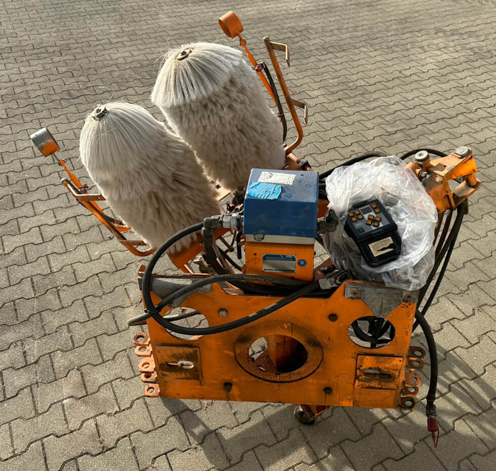 Unimog Leitpfostenwaschgerät Schmidt RPS-H - Σκούπα: φωτογραφία 5 Unimog Leitpfostenwaschgerät Schmidt RPS-H - Σκούπα: φωτογραφία 5