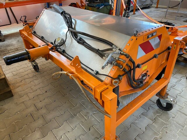 Unimog Tunnelwaschbürste Dücker TWA18/1 - Σκούπα: φωτογραφία 1 Unimog Tunnelwaschbürste Dücker TWA18/1 - Σκούπα: φωτογραφία 1