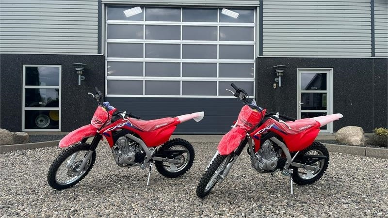 Honda CRF 125 F DEMO. Rigtig crosser med gear og kobling - Τετράκλινα: φωτογραφία 1 Honda CRF 125 F DEMO. Rigtig crosser med gear og kobling - Τετράκλινα: φωτογραφία 1