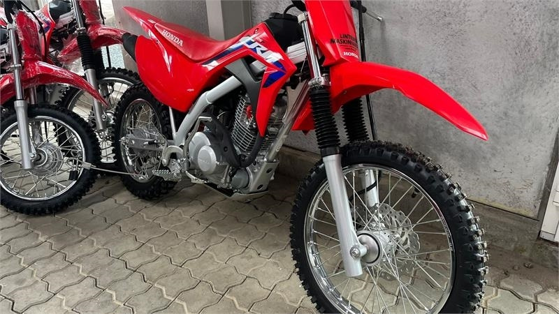 Honda CRF 125 F DEMO. Rigtig crosser med gear og kobling - Τετράκλινα: φωτογραφία 3 Honda CRF 125 F DEMO. Rigtig crosser med gear og kobling - Τετράκλινα: φωτογραφία 3