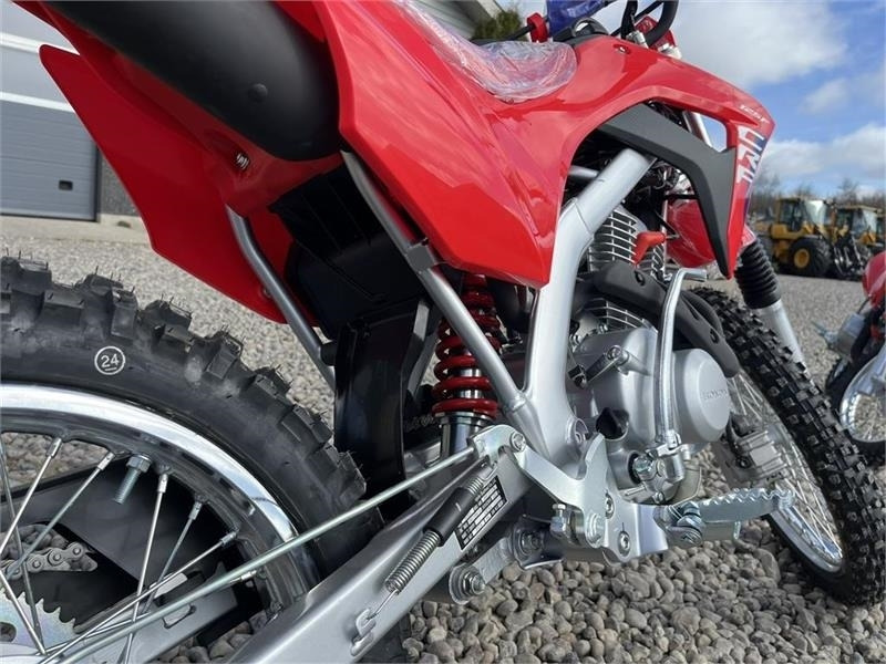 Honda CRF 125 FB Den helt nye model - Τετράκλινα: φωτογραφία 4 Honda CRF 125 FB Den helt nye model - Τετράκλινα: φωτογραφία 4