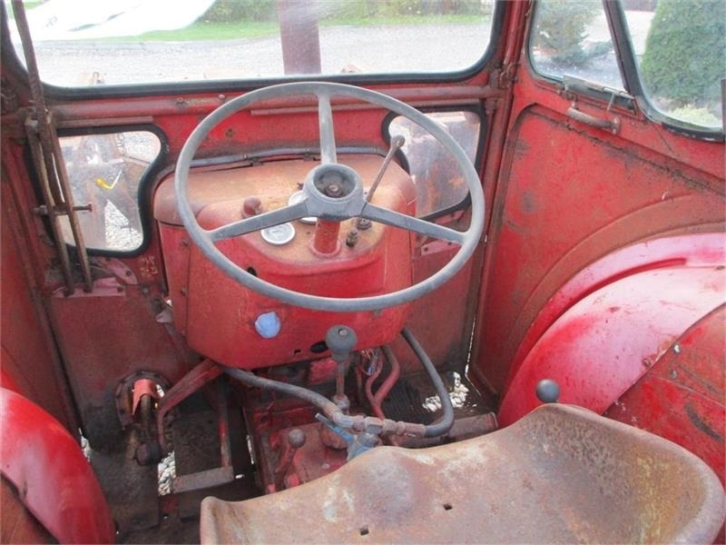 IH 276 Med frontlæsser - Τρακτέρ: φωτογραφία 5 IH 276 Med frontlæsser - Τρακτέρ: φωτογραφία 5