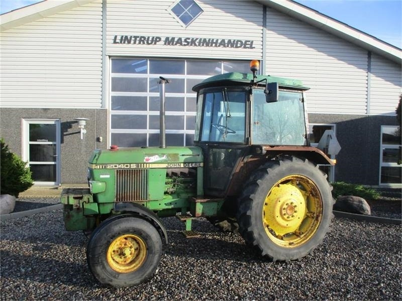 John Deere 2040 S - Τρακτέρ: φωτογραφία 1 John Deere 2040 S - Τρακτέρ: φωτογραφία 1