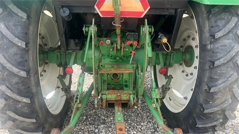 John Deere 2650 Med SGII kabine, 540 og 1000 pto omd - Τρακτέρ: φωτογραφία 4 John Deere 2650 Med SGII kabine, 540 og 1000 pto omd - Τρακτέρ: φωτογραφία 4