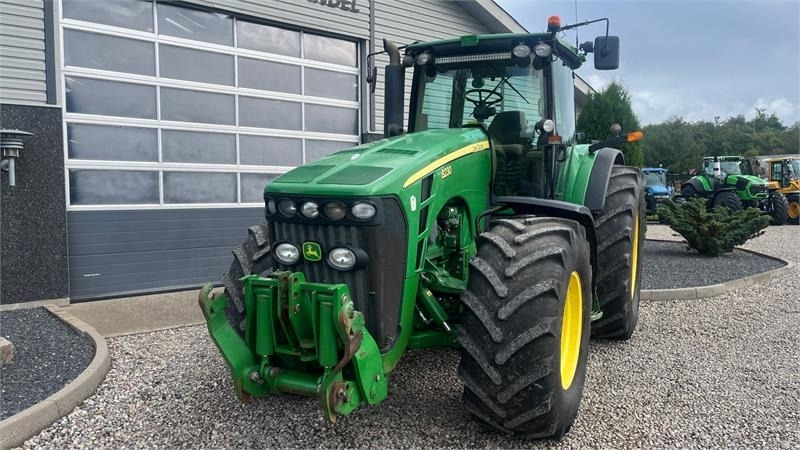 Τρακτέρ John Deere 8230 Med frontlift: φωτογραφία 9