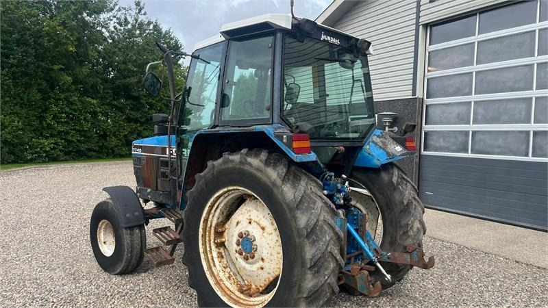 New Holland 7740 SLE Turbo Handy 2wd traktor - Τρακτέρ: φωτογραφία 3 New Holland 7740 SLE Turbo Handy 2wd traktor - Τρακτέρ: φωτογραφία 3