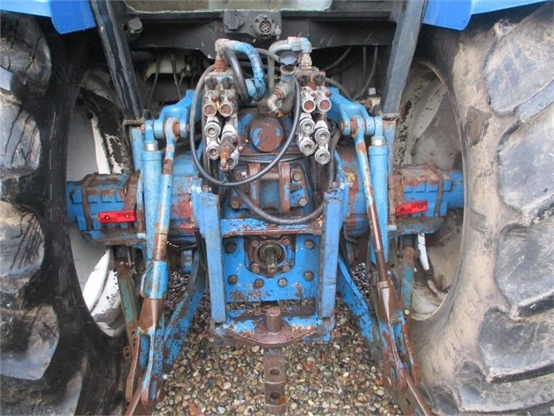 New Holland 8240 SLE Med frontlift og frontPTO - Τρακτέρ: φωτογραφία 5 New Holland 8240 SLE Med frontlift og frontPTO - Τρακτέρ: φωτογραφία 5