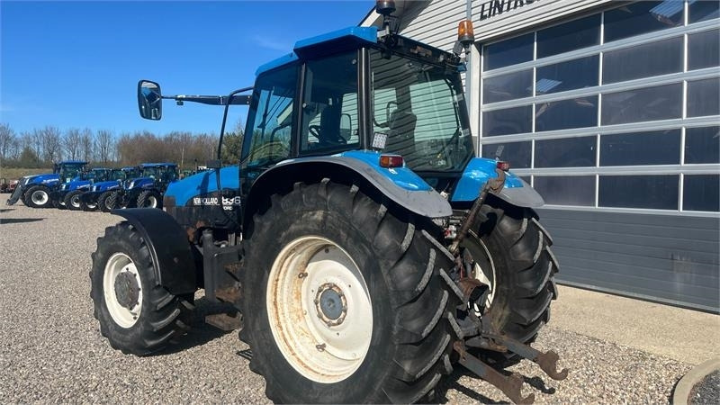 New Holland 8360 Rangecommand - Τρακτέρ: φωτογραφία 2 New Holland 8360 Rangecommand - Τρακτέρ: φωτογραφία 2