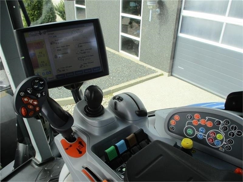 New Holland T7.230 AutoCommand, meget velholdt traktor - Τρακτέρ: φωτογραφία 4 New Holland T7.230 AutoCommand, meget velholdt traktor - Τρακτέρ: φωτογραφία 4