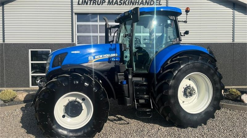 New Holland T7.270 AutoCommand med frontlift - Τρακτέρ: φωτογραφία 1 New Holland T7.270 AutoCommand med frontlift - Τρακτέρ: φωτογραφία 1