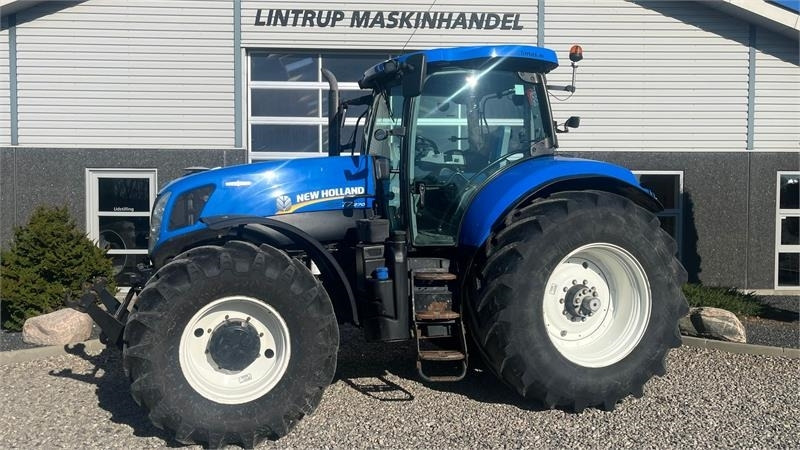 New Holland T7.270 AutoCommand med frontlift - Τρακτέρ: φωτογραφία 1 New Holland T7.270 AutoCommand med frontlift - Τρακτέρ: φωτογραφία 1