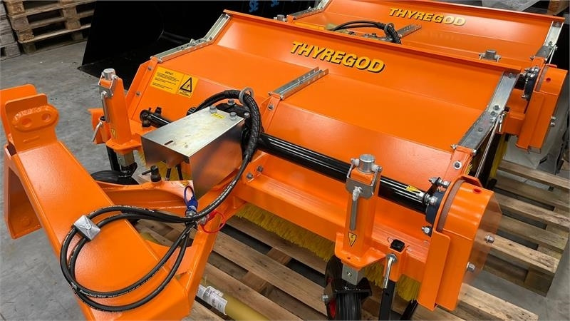 Thyregod TK 1600 PTO, med hydraulisk sving. - Σκούπα: φωτογραφία 2 Thyregod TK 1600 PTO, med hydraulisk sving. - Σκούπα: φωτογραφία 2