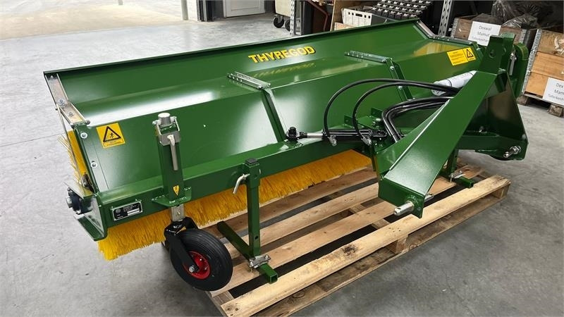 Thyregod TK 2800 med nylon børster og hydraulisk sving. bre - Σκούπα: φωτογραφία 1 Thyregod TK 2800 med nylon børster og hydraulisk sving. bre - Σκούπα: φωτογραφία 1