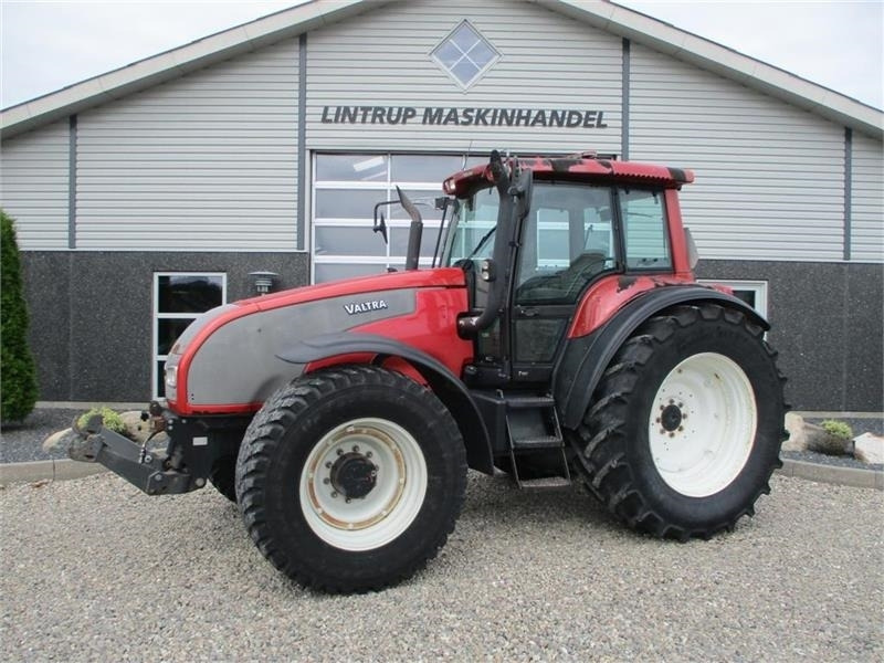 Valtra T190 Med frontlift og affjedret foraksel - Τρακτέρ: φωτογραφία 1 Valtra T190 Med frontlift og affjedret foraksel - Τρακτέρ: φωτογραφία 1