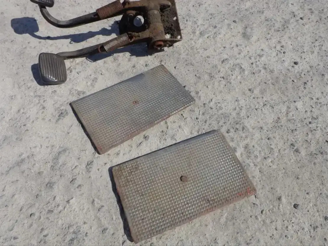 Scania Brake AND Clutch Pedal From Scania LB 0 AND LB1 Serie  - Πετάλι για Φορτηγό: φωτογραφία 3 Scania Brake AND Clutch Pedal From Scania LB 0 AND LB1 Serie  - Πετάλι για Φορτηγό: φωτογραφία 3