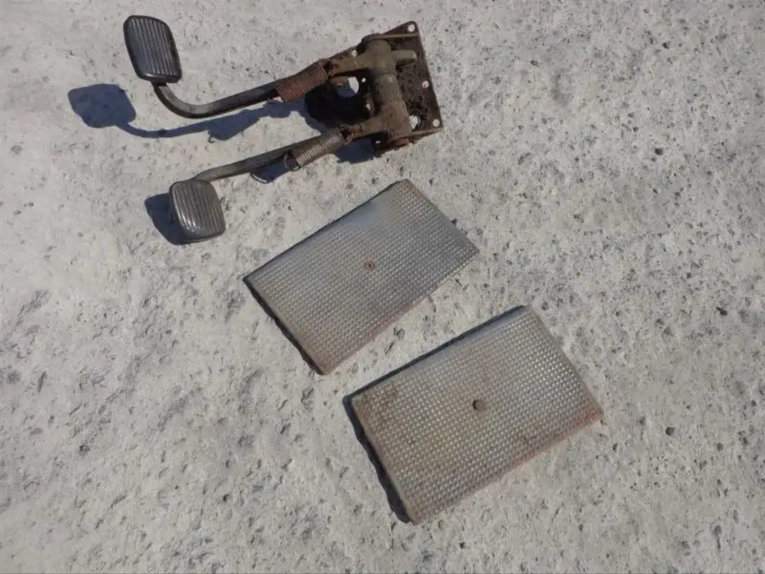 Scania Brake AND Clutch Pedal From Scania LB 0 AND LB1 Serie  - Πετάλι για Φορτηγό: φωτογραφία 2 Scania Brake AND Clutch Pedal From Scania LB 0 AND LB1 Serie  - Πετάλι για Φορτηγό: φωτογραφία 2