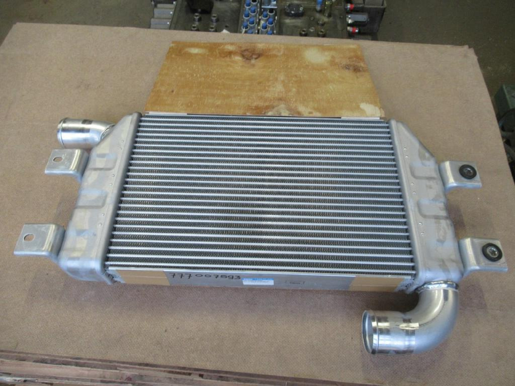 Case LN003220 - Ενδιάμεσος ψύκτης για Κατασκευή μηχανήματα: φωτογραφία 3 Case LN003220 - Ενδιάμεσος ψύκτης για Κατασκευή μηχανήματα: φωτογραφία 3