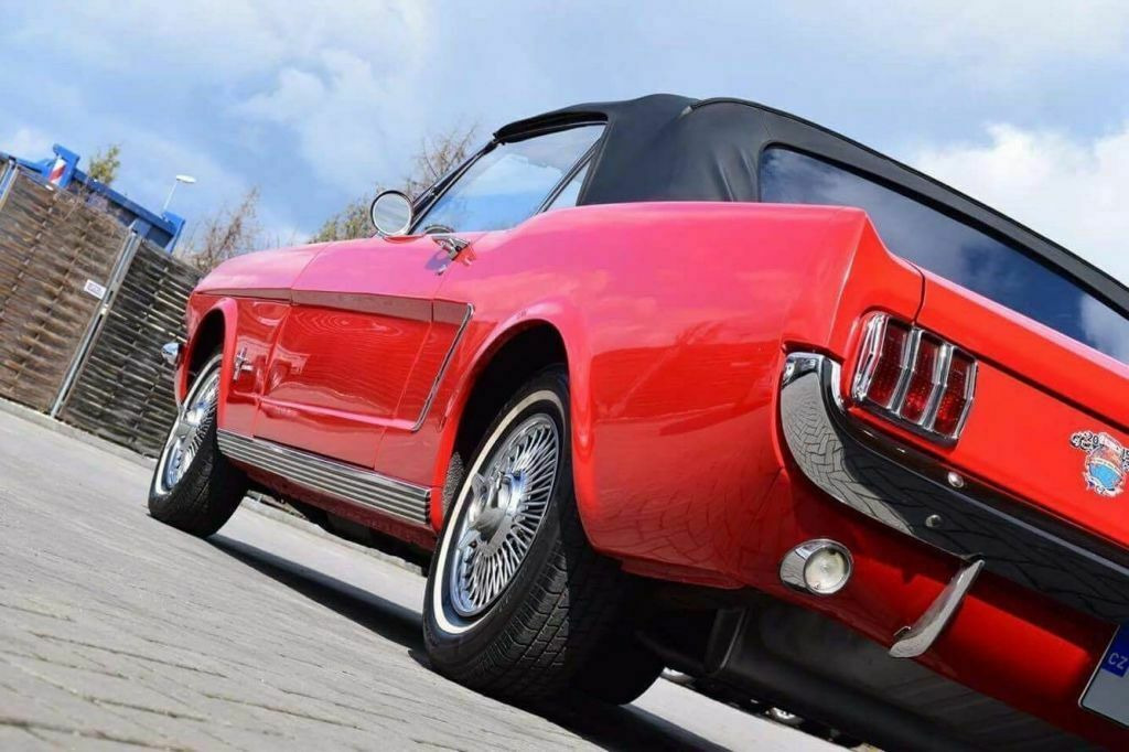 Ford Mustang Cabriolet - Αυτοκίνητο: φωτογραφία 4 Ford Mustang Cabriolet - Αυτοκίνητο: φωτογραφία 4