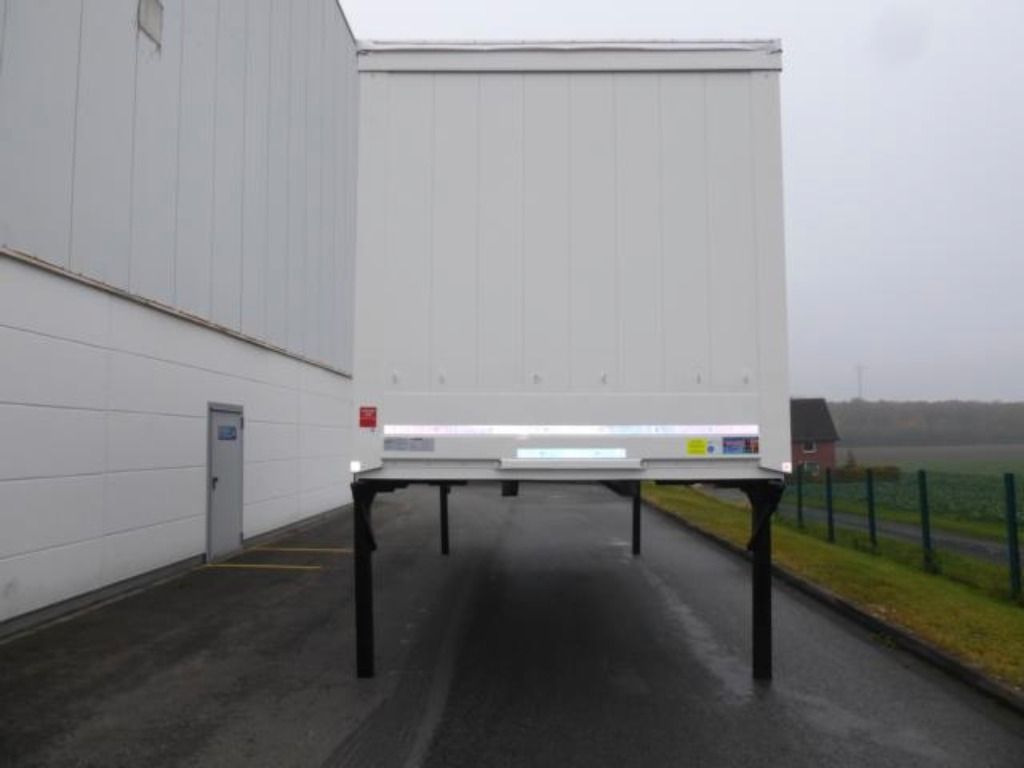 Krone Heck mit Portaltüren Krone Heck mit Portaltüren - Αμάξωμα με συρρόμενο μουσαμά: φωτογραφία 2 Krone Heck mit Portaltüren Krone Heck mit Portaltüren - Αμάξωμα με συρρόμενο μουσαμά: φωτογραφία 2