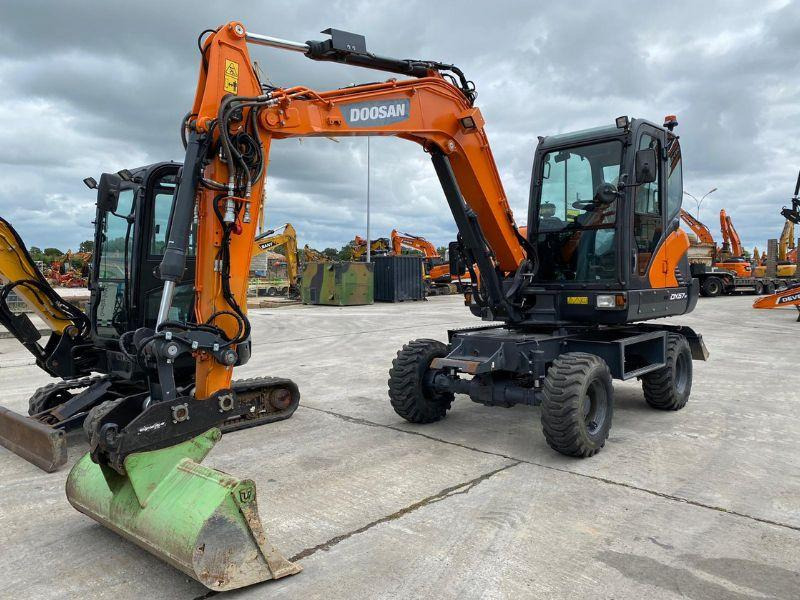 Doosan DX57W - Τροχοφόρος εκσκαφέας: φωτογραφία 1 Doosan DX57W - Τροχοφόρος εκσκαφέας: φωτογραφία 1