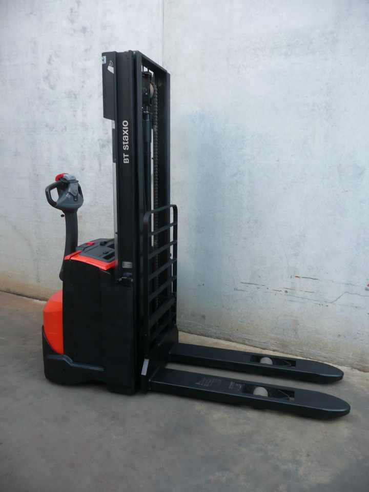 BT SWE 100 - Μηχάνημα στοίβαξης: φωτογραφία 4 BT SWE 100 - Μηχάνημα στοίβαξης: φωτογραφία 4