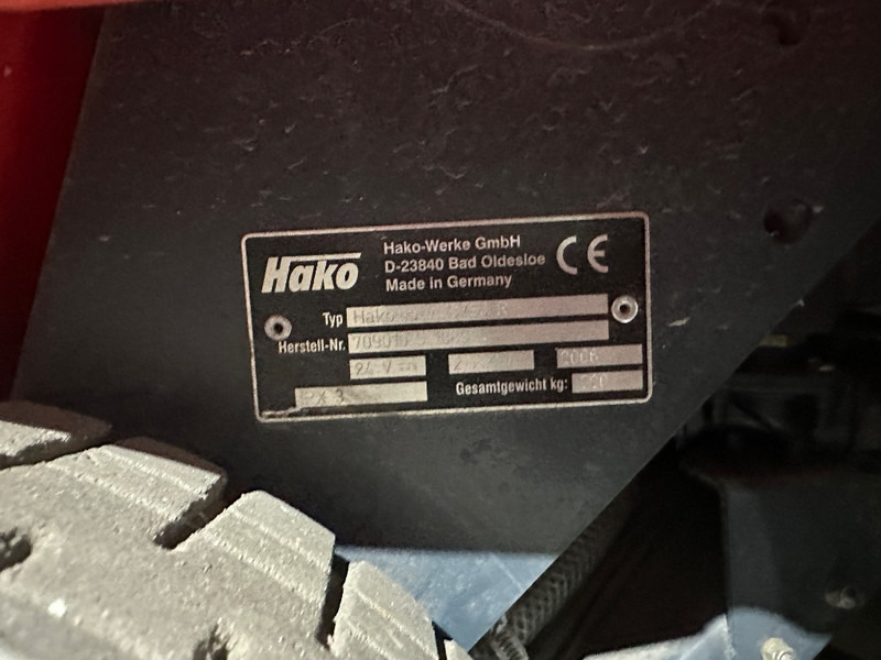 Hako B 750 R SOLD - Σάρωθρο δρόμων: φωτογραφία 3 Hako B 750 R SOLD - Σάρωθρο δρόμων: φωτογραφία 3
