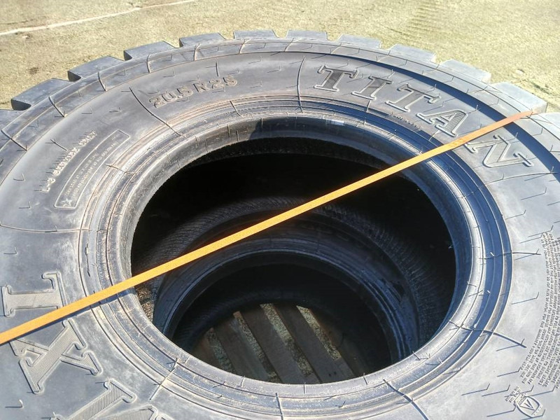 Titan 20.5R25, Nya däck - Ελαστικά και ζάντες για Κατασκευή μηχανήματα: φωτογραφία 2 Titan 20.5R25, Nya däck - Ελαστικά και ζάντες για Κατασκευή μηχανήματα: φωτογραφία 2
