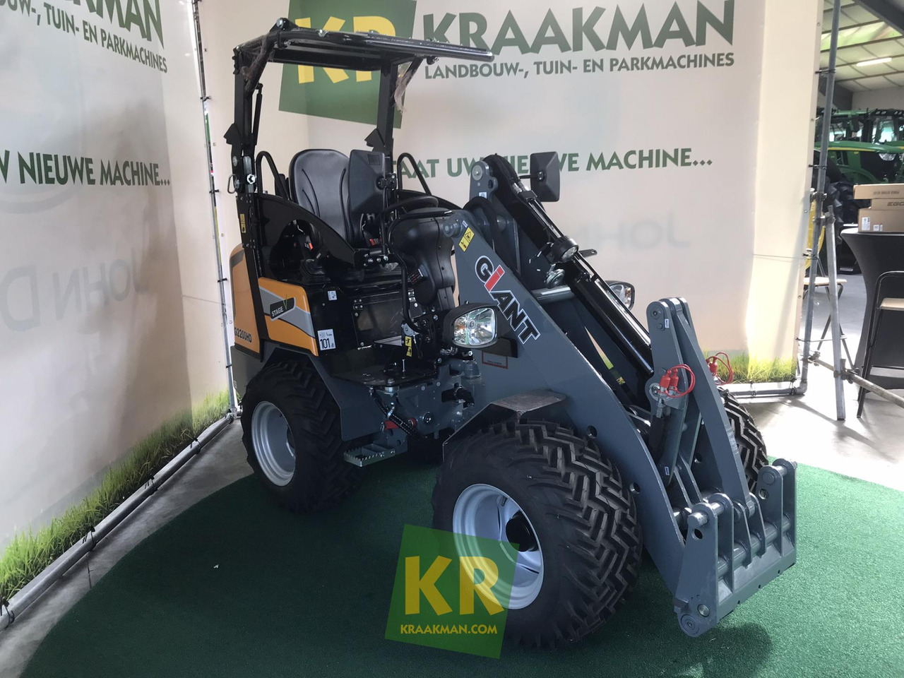Giant G2200 - Σπαστός φορτωτής: φωτογραφία 2 Giant G2200 - Σπαστός φορτωτής: φωτογραφία 2