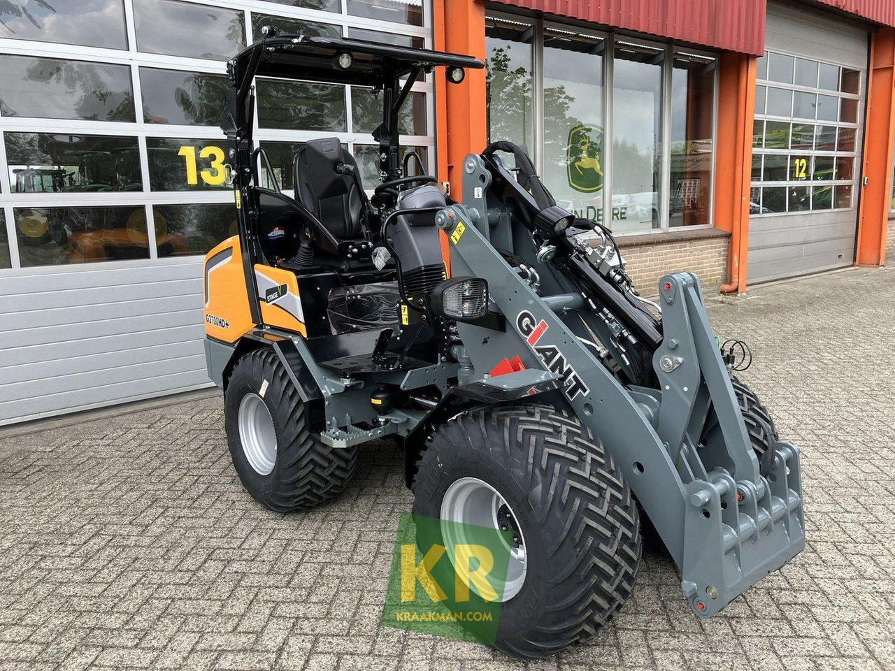 Giant G2700 HD - Σπαστός φορτωτής: φωτογραφία 2 Giant G2700 HD - Σπαστός φορτωτής: φωτογραφία 2