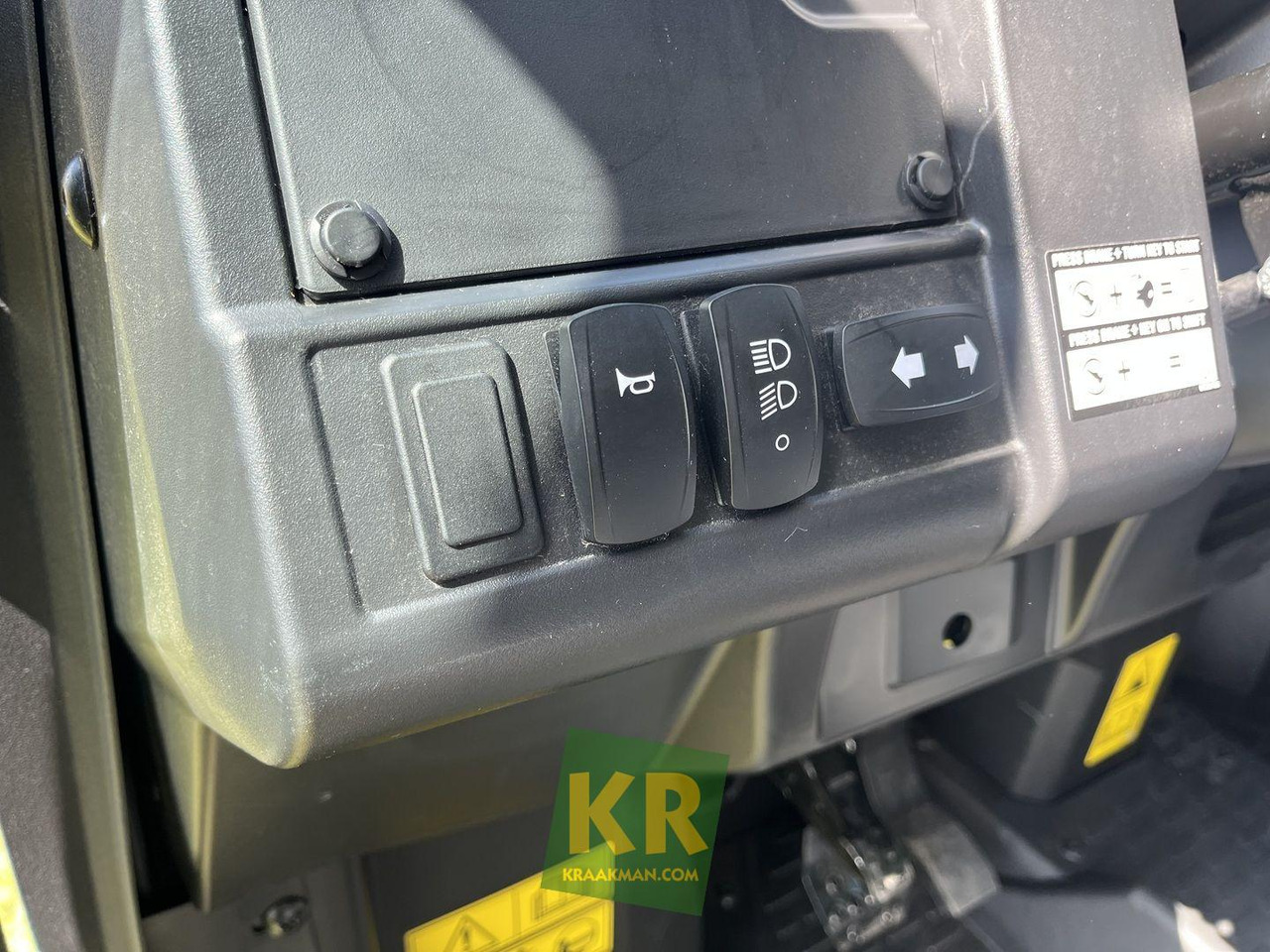 John Deere XUV875M - Τετράκλινα: φωτογραφία 3 John Deere XUV875M - Τετράκλινα: φωτογραφία 3