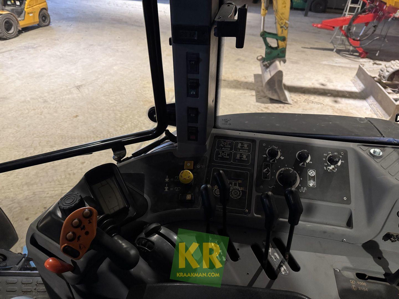 TM190 New Holland - Τρακτέρ: φωτογραφία 2 TM190 New Holland - Τρακτέρ: φωτογραφία 2