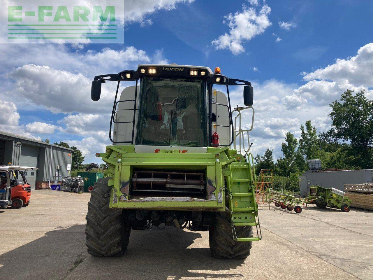 CLAAS LEXION 530 M - Θεριζοαλωνιστική μηχανή: φωτογραφία 2 CLAAS LEXION 530 M - Θεριζοαλωνιστική μηχανή: φωτογραφία 2