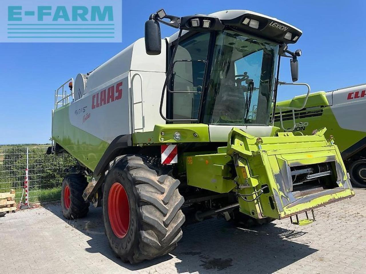 CLAAS lexion 570 montana - Θεριζοαλωνιστική μηχανή: φωτογραφία 2 CLAAS lexion 570 montana - Θεριζοαλωνιστική μηχανή: φωτογραφία 2