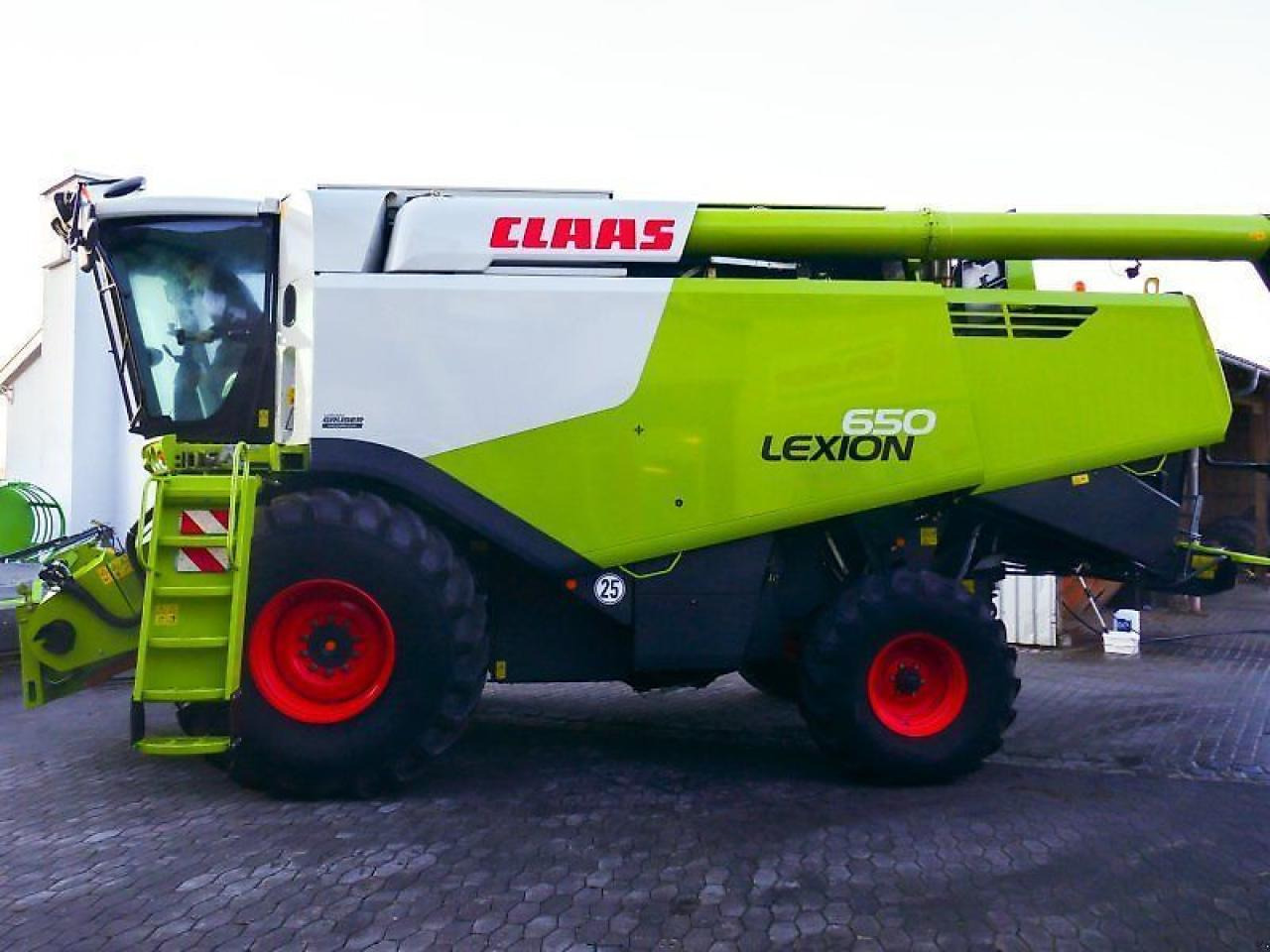 CLAAS lexion 650 - Θεριζοαλωνιστική μηχανή: φωτογραφία 1 CLAAS lexion 650 - Θεριζοαλωνιστική μηχανή: φωτογραφία 1