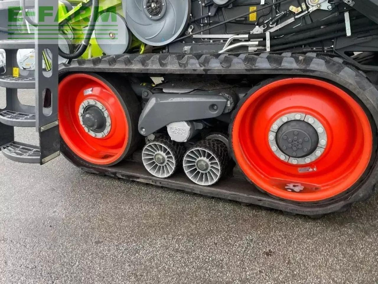 CLAAS lexion 6900 tt - Θεριζοαλωνιστική μηχανή: φωτογραφία 2 CLAAS lexion 6900 tt - Θεριζοαλωνιστική μηχανή: φωτογραφία 2