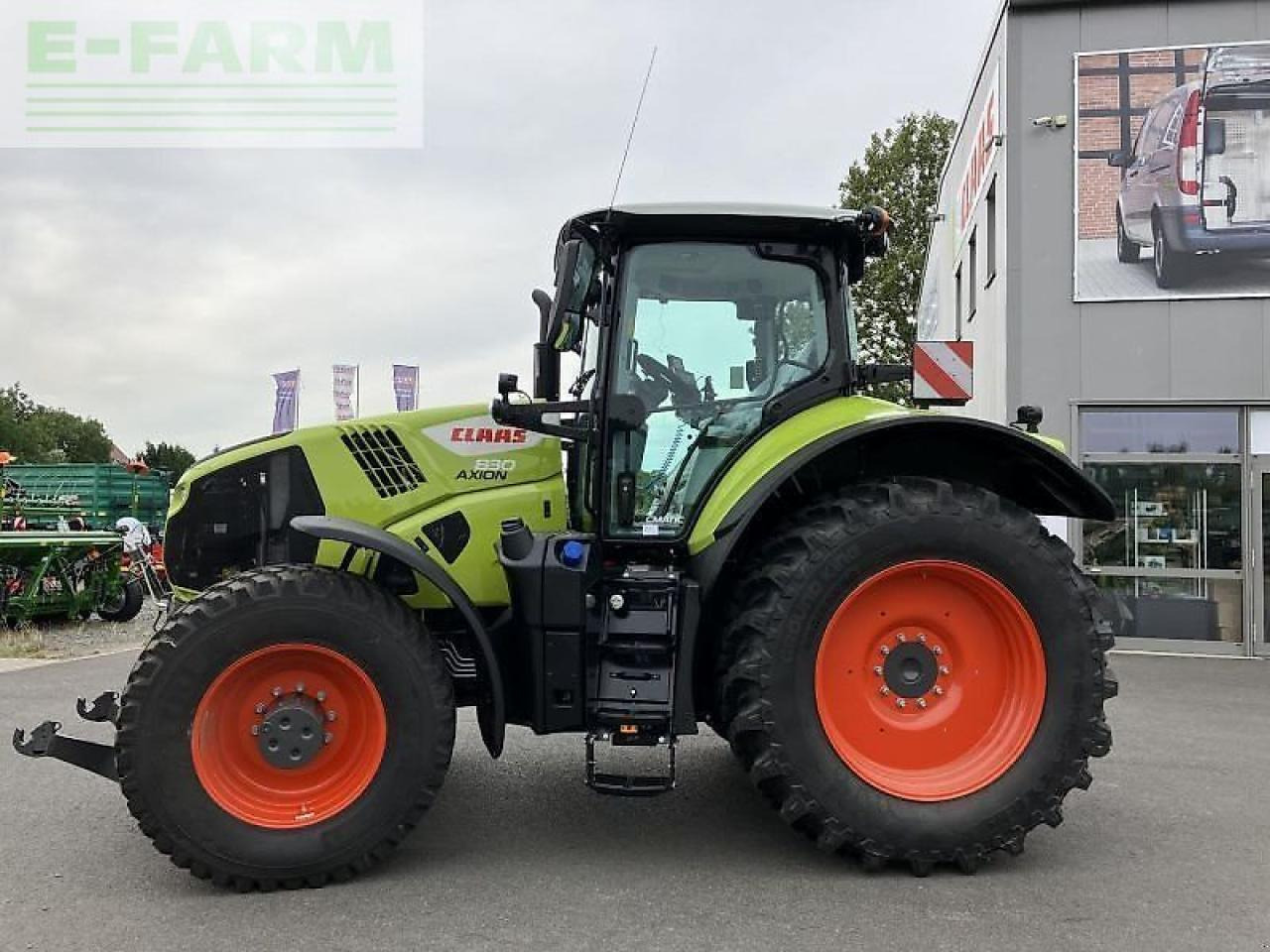 CLAAS traktor axion 830 cm - Τρακτέρ: φωτογραφία 1 CLAAS traktor axion 830 cm - Τρακτέρ: φωτογραφία 1