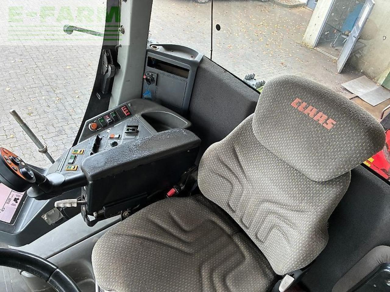 CLAAS xerion 3300 trac TRAC - Τρακτέρ: φωτογραφία 3 CLAAS xerion 3300 trac TRAC - Τρακτέρ: φωτογραφία 3