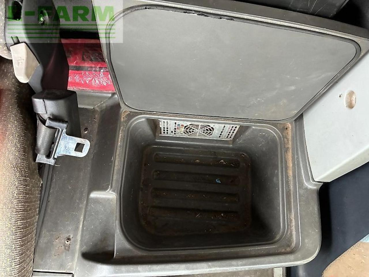 CLAAS xerion 3300 trac TRAC - Τρακτέρ: φωτογραφία 2 CLAAS xerion 3300 trac TRAC - Τρακτέρ: φωτογραφία 2