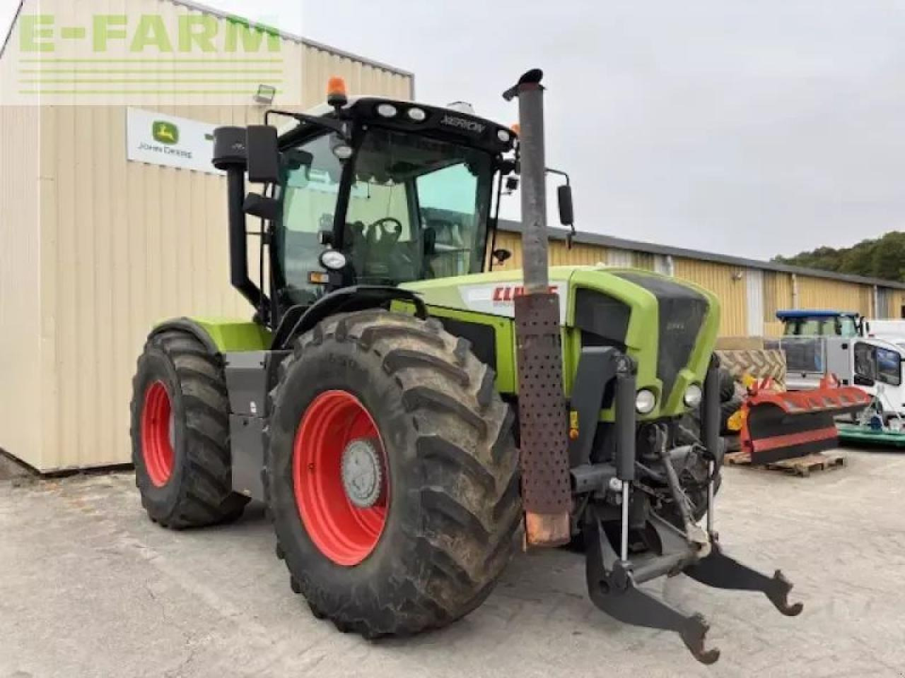 CLAAS xerion 3300 - Τρακτέρ: φωτογραφία 4 CLAAS xerion 3300 - Τρακτέρ: φωτογραφία 4