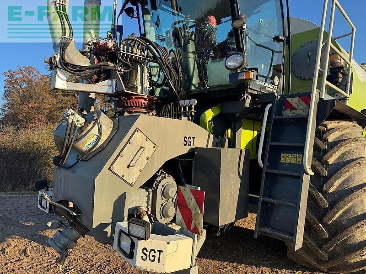 CLAAS xerion 3800 saddle trac mit sgt gülleaufbau SADDLE TRAC - Τρακτέρ: φωτογραφία 2 CLAAS xerion 3800 saddle trac mit sgt gülleaufbau SADDLE TRAC - Τρακτέρ: φωτογραφία 2