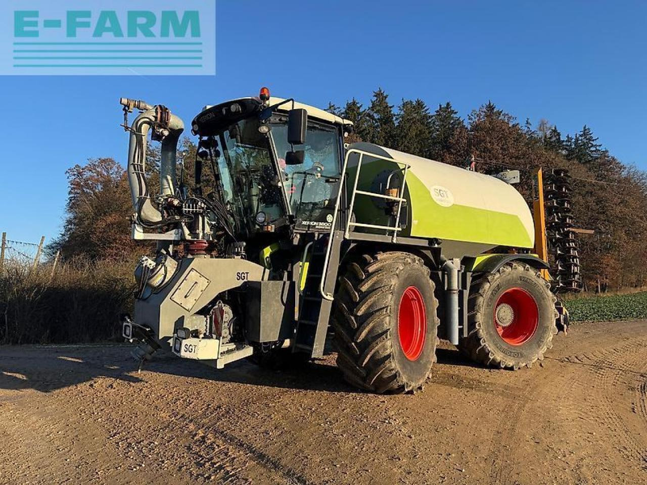 CLAAS xerion 3800 saddle trac mit sgt gülleaufbau SADDLE TRAC - Τρακτέρ: φωτογραφία 1 CLAAS xerion 3800 saddle trac mit sgt gülleaufbau SADDLE TRAC - Τρακτέρ: φωτογραφία 1