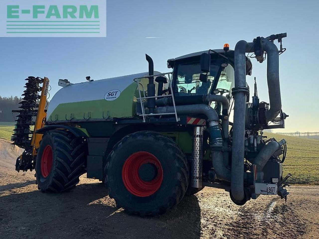 CLAAS xerion 3800 saddle trac mit sgt gülleaufbau SADDLE TRAC - Τρακτέρ: φωτογραφία 4 CLAAS xerion 3800 saddle trac mit sgt gülleaufbau SADDLE TRAC - Τρακτέρ: φωτογραφία 4