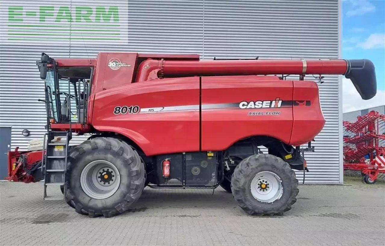 Case-IH 8010 med 30 fods skærebord - Θεριζοαλωνιστική μηχανή: φωτογραφία 1 Case-IH 8010 med 30 fods skærebord - Θεριζοαλωνιστική μηχανή: φωτογραφία 1